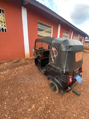 Bajaj RE 2026 Black
