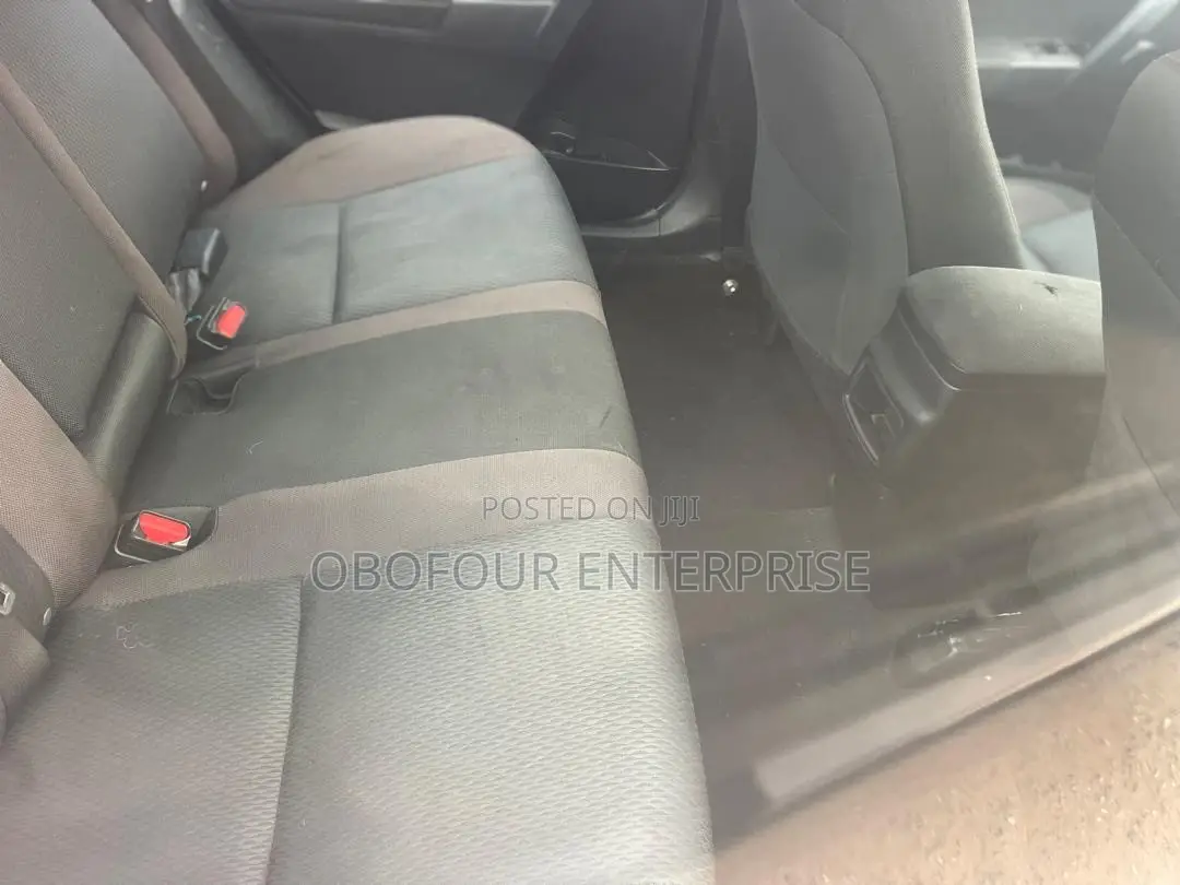 Toyota Corolla LE (1.8L 4cyl 2A) 2018 Gray