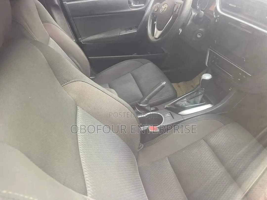 Toyota Corolla LE (1.8L 4cyl 2A) 2018 Gray