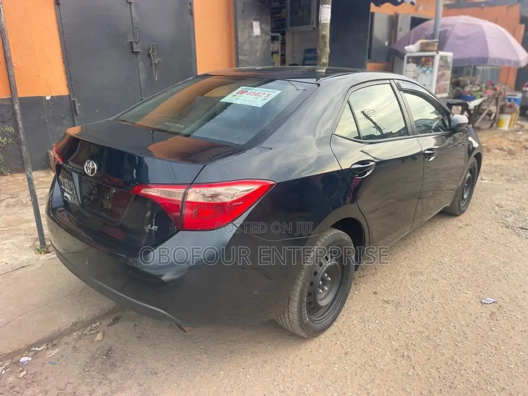Toyota Corolla LE (1.8L 4cyl 2A) 2018 Gray