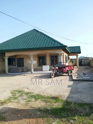 5bdrm House in Sam Properties, Amasaman for sale