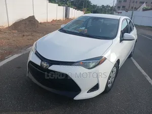 Toyota Corolla LE (1.8L 4cyl 2A) 2019 White
