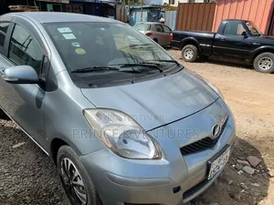 Toyota Vitz 1.3 AWD 3dr 2010 Gray