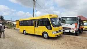 Hyundai County 2015 Yellow