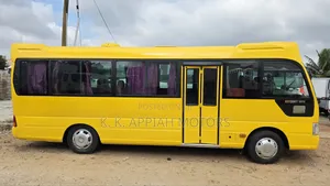 Hyundai County 2015 Yellow