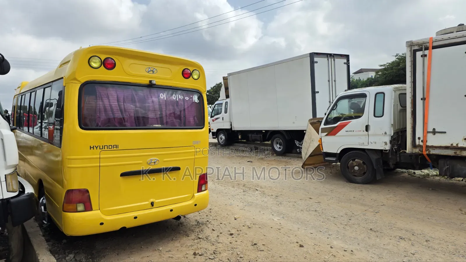 Hyundai County 2015 Yellow