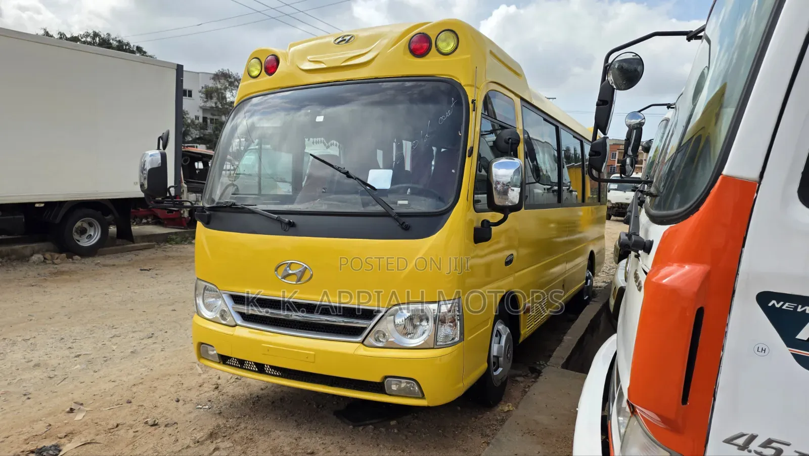 Hyundai County 2015 Yellow