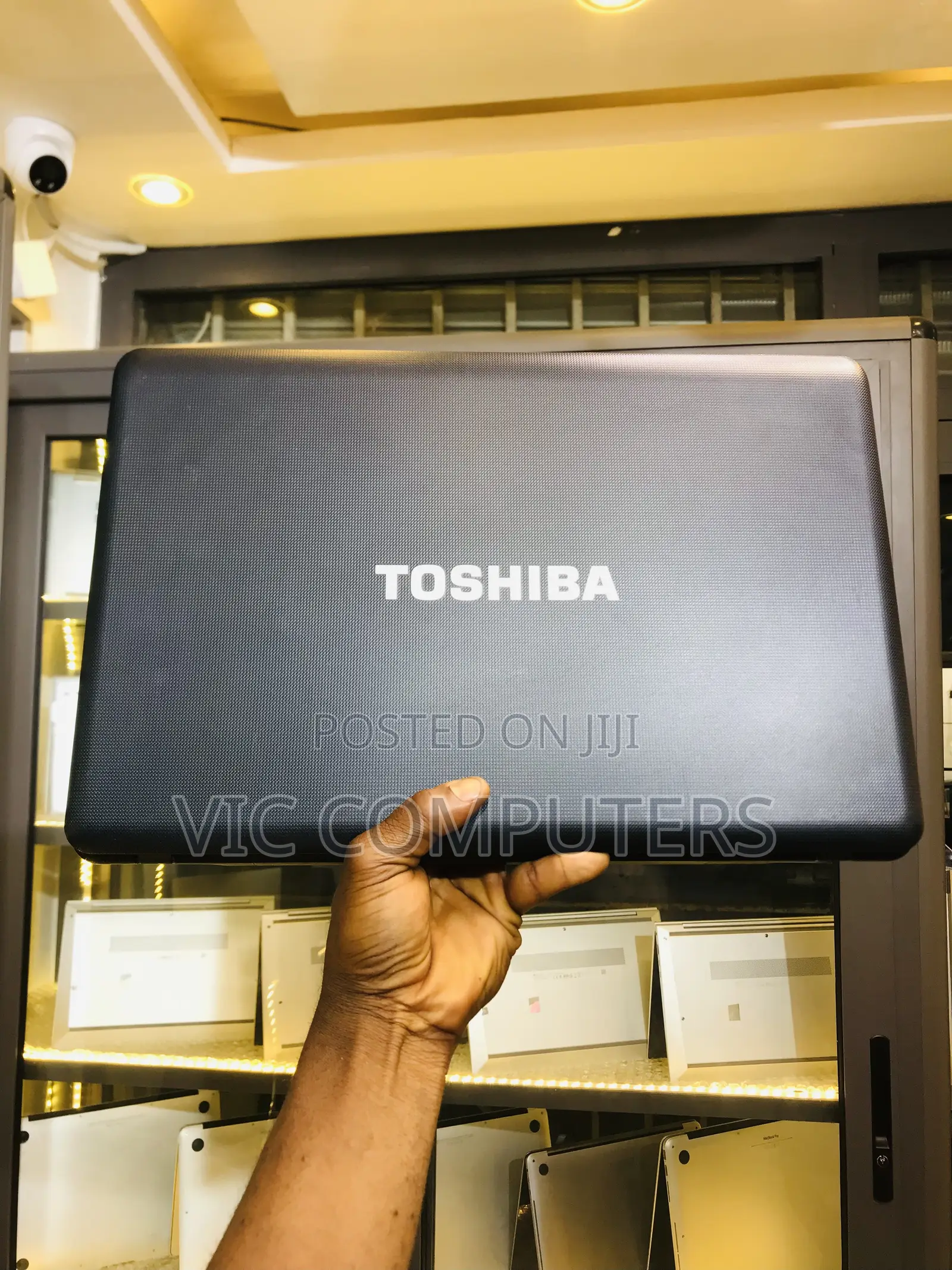 Laptop Toshiba Satellite C665 4GB Intel Core i3 HDD 320GB