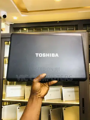 Laptop Toshiba Satellite C665 4GB Intel Core i3 HDD 320GB