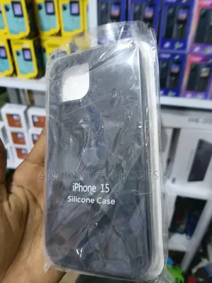 iPhone 15 Pouch