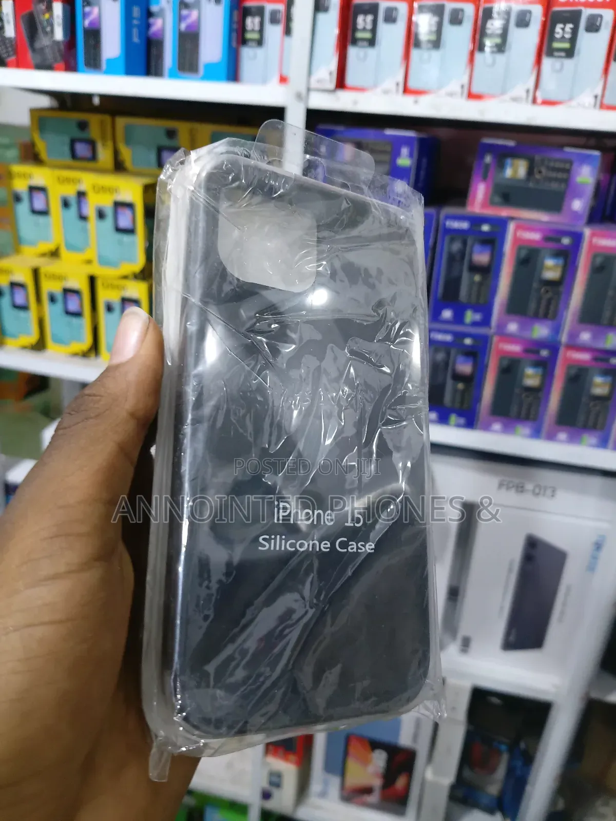 iPhone 15 Pouch