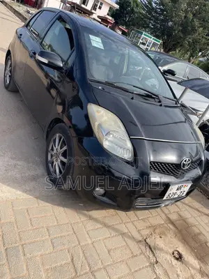 Toyota Vitz 2010 Black
