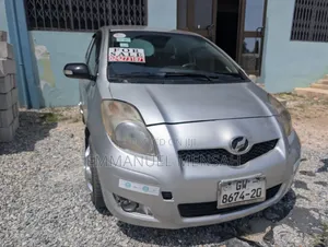 Toyota Vitz 1.5 FWD 3dr 2010 Silver