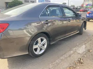 Toyota Camry SE 4dr Sedan (2.5L 4cyl 6A) 2014 Gray