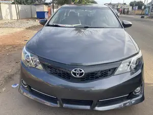 Toyota Camry SE 4dr Sedan (2.5L 4cyl 6A) 2014 Gray