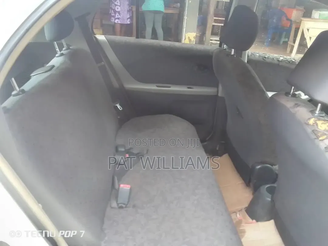 Toyota Vitz 1.0 FWD 3dr 2010