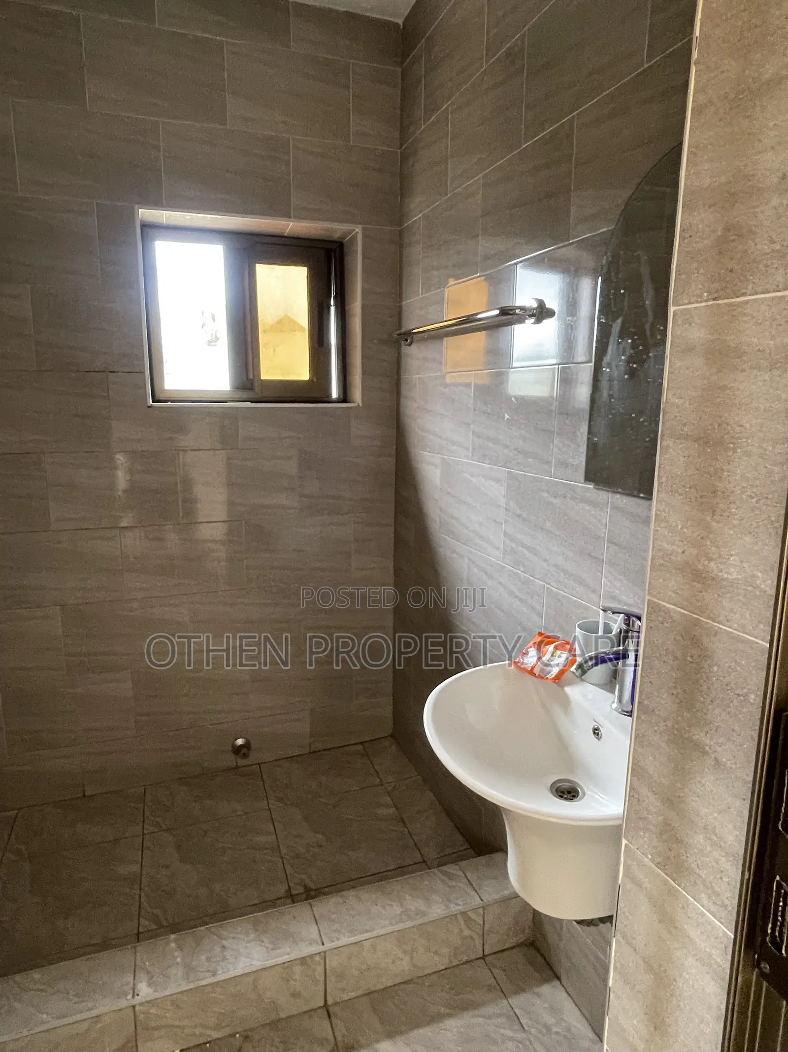 2bdrm Apartment in Othen Property Care, Ofankor for rent
