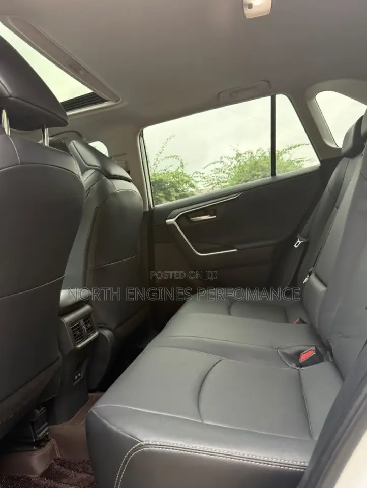 Toyota RAV4 2024 White