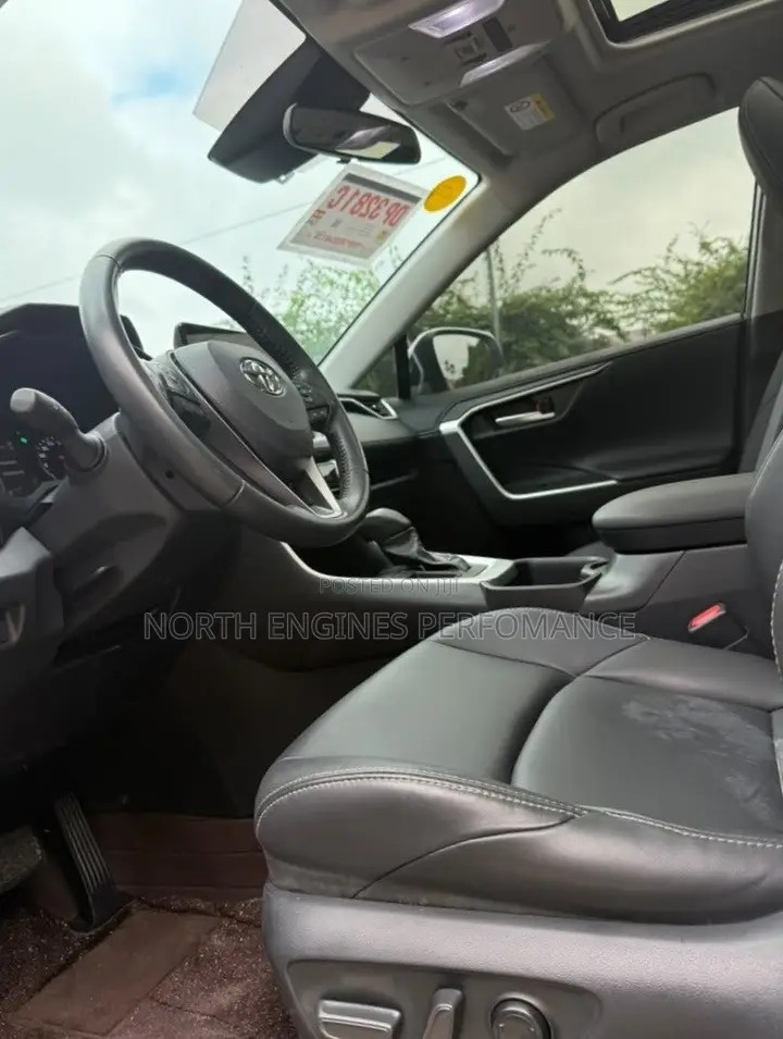 Toyota RAV4 2024 White