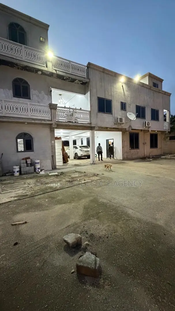 Furnished 6bdrm House in Sefdard Properties, Amasaman for sale