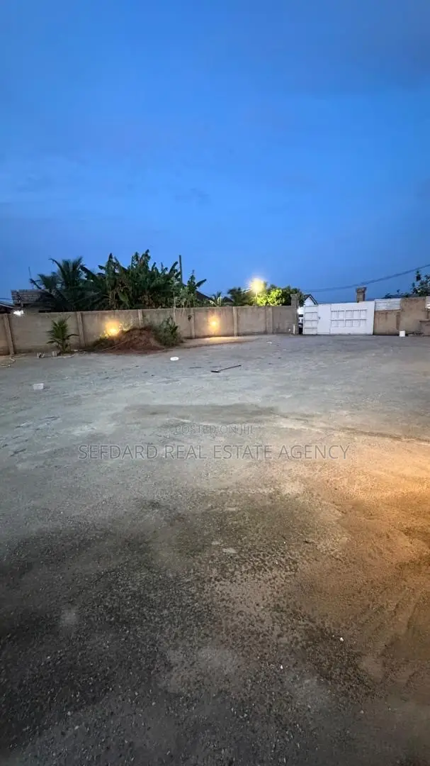 Furnished 6bdrm House in Sefdard Properties, Amasaman for sale