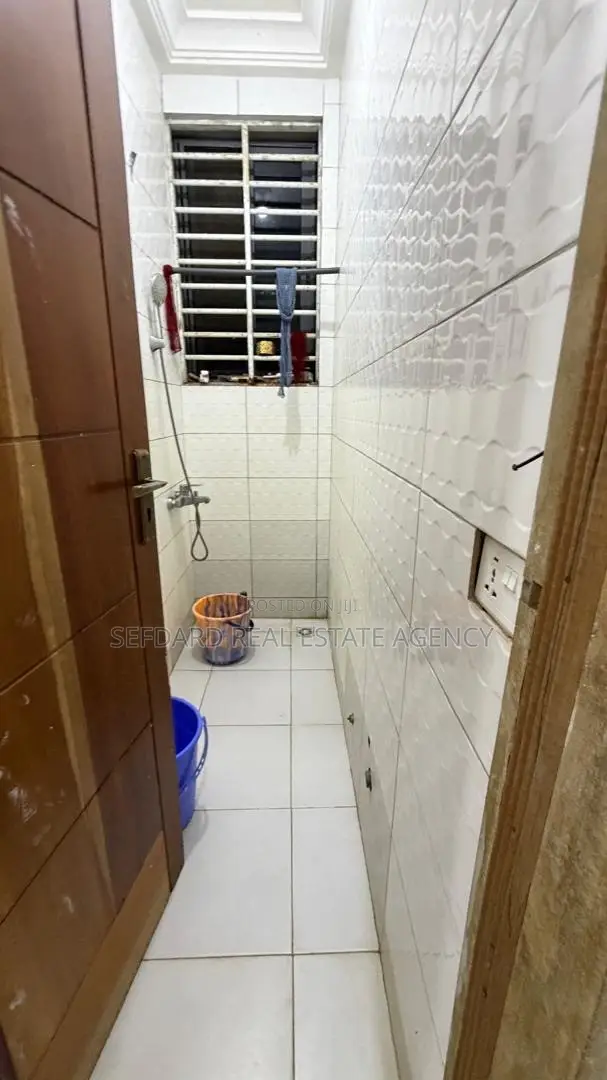 Furnished 6bdrm House in Sefdard Properties, Amasaman for sale