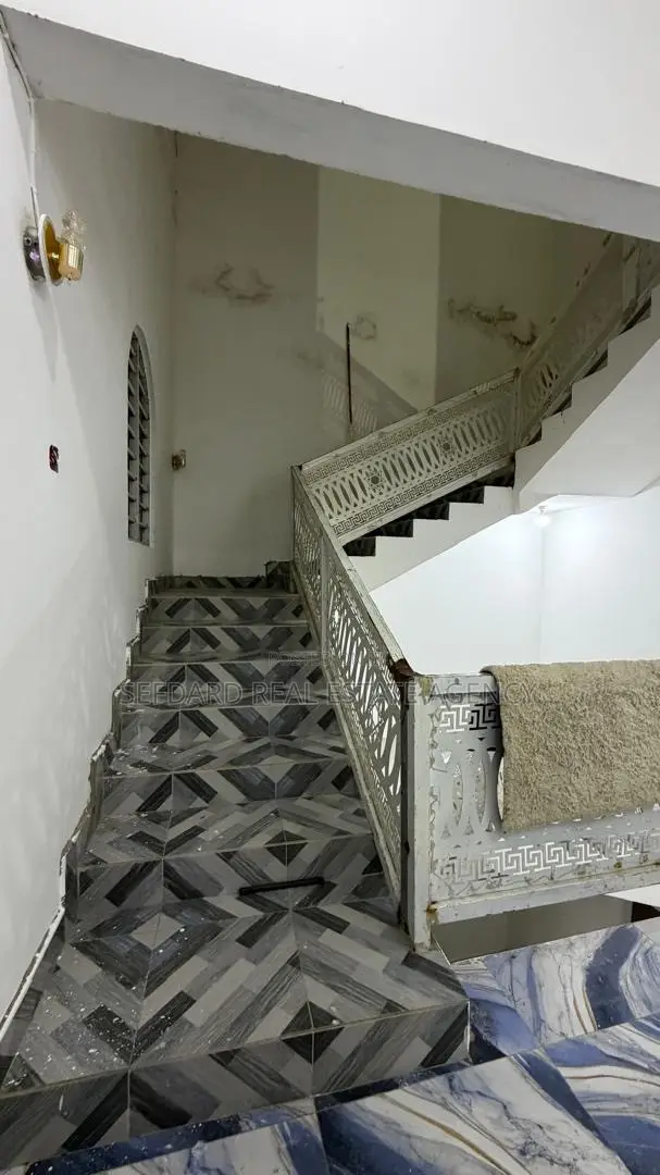 Furnished 6bdrm House in Sefdard Properties, Amasaman for sale