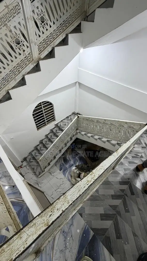 Furnished 6bdrm House in Sefdard Properties, Amasaman for sale