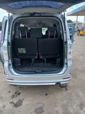 Toyota Voxy 2011 Silver