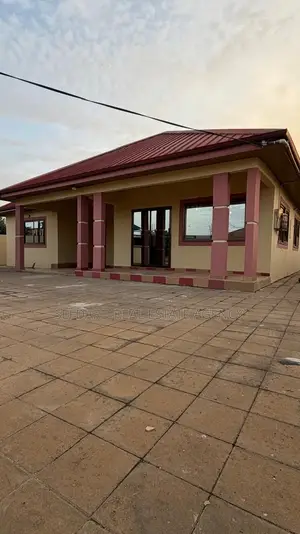 3bdrm House in Sefdard Properties, Amasaman for sale