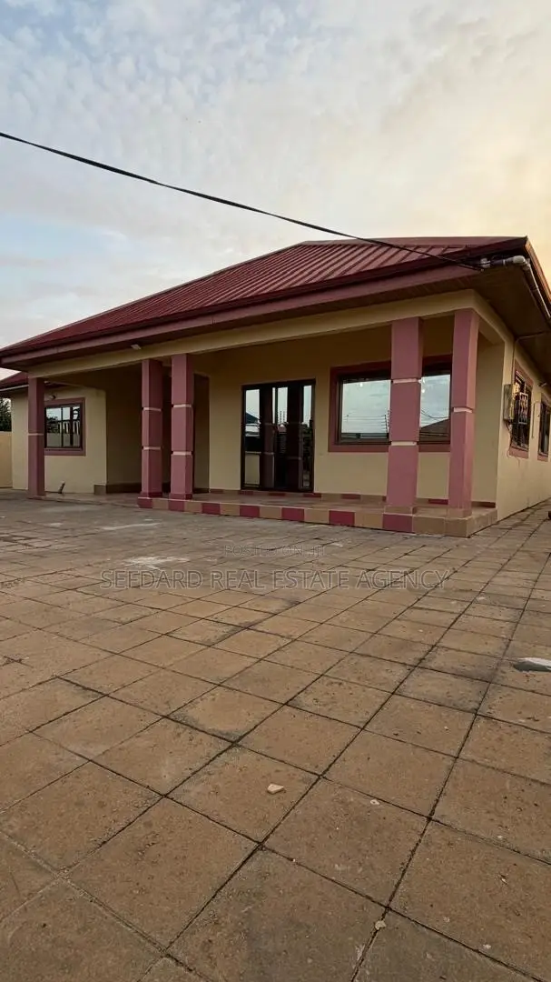 3bdrm House in Sefdard Properties, Amasaman for sale