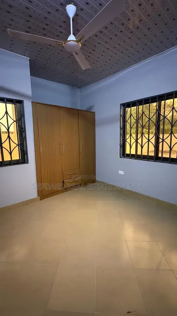 3bdrm House in Sefdard Properties, Amasaman for sale