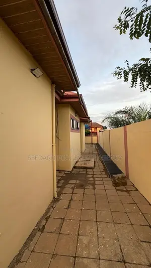 3bdrm House in Sefdard Properties, Amasaman for sale