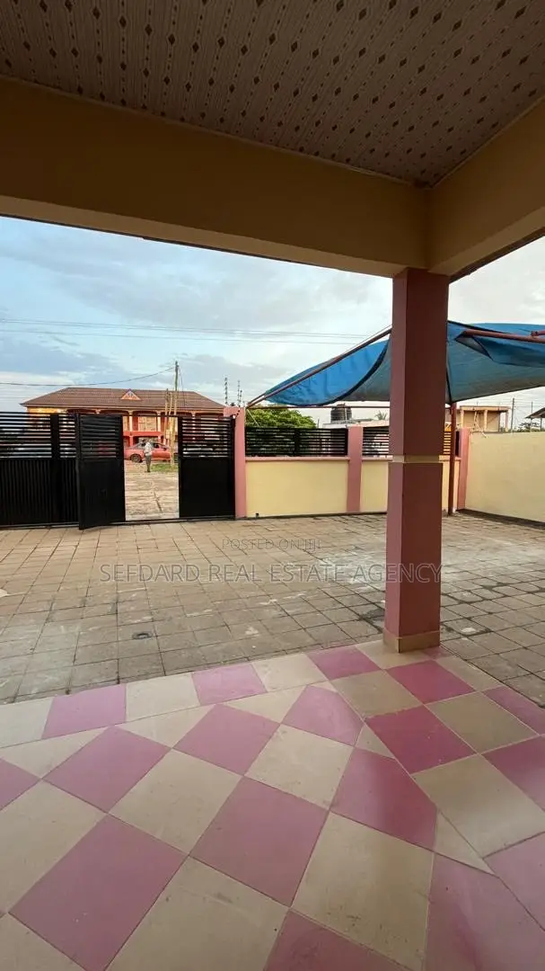3bdrm House in Sefdard Properties, Amasaman for sale