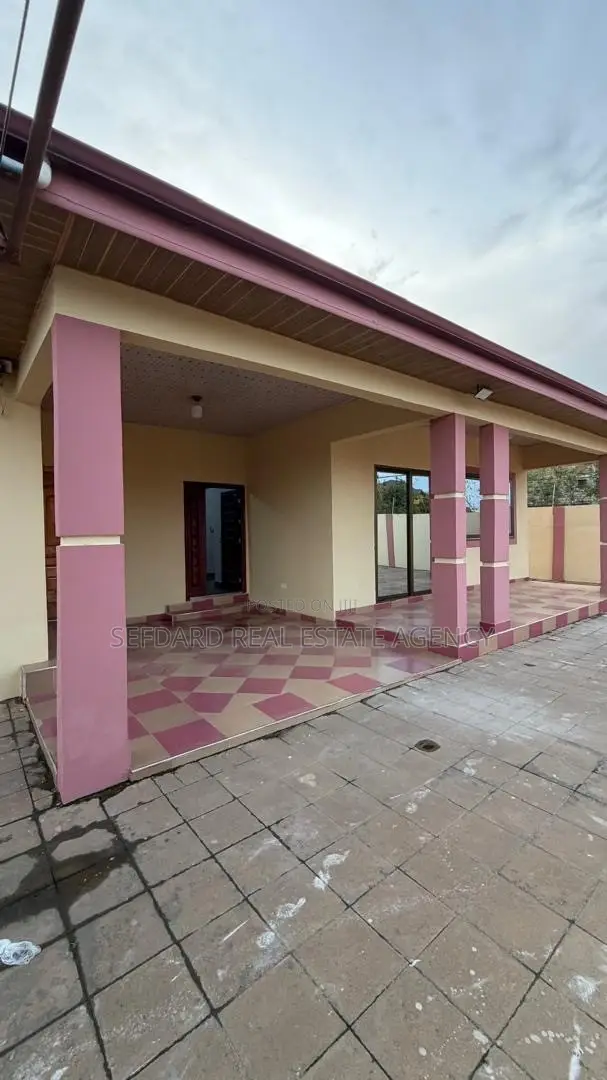 3bdrm House in Sefdard Properties, Amasaman for sale