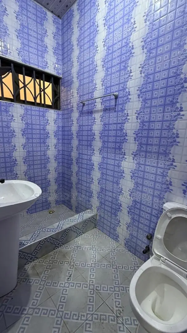 3bdrm House in Sefdard Properties, Amasaman for sale