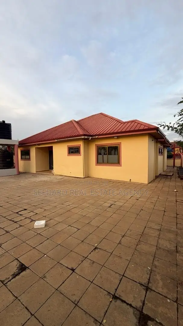 3bdrm House in Sefdard Properties, Amasaman for sale