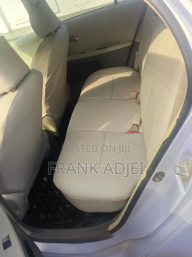 Toyota Vitz 2010 Gray