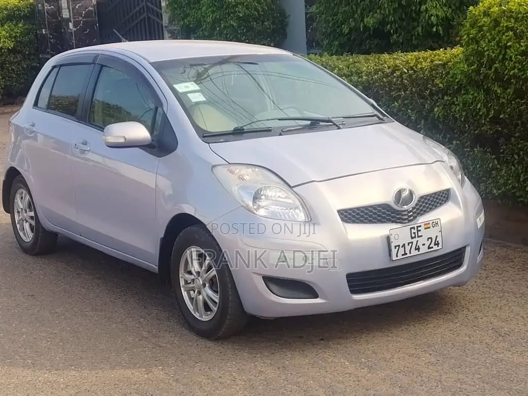 Toyota Vitz 2010 Gray