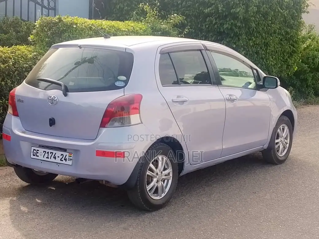 Toyota Vitz 2010 Gray