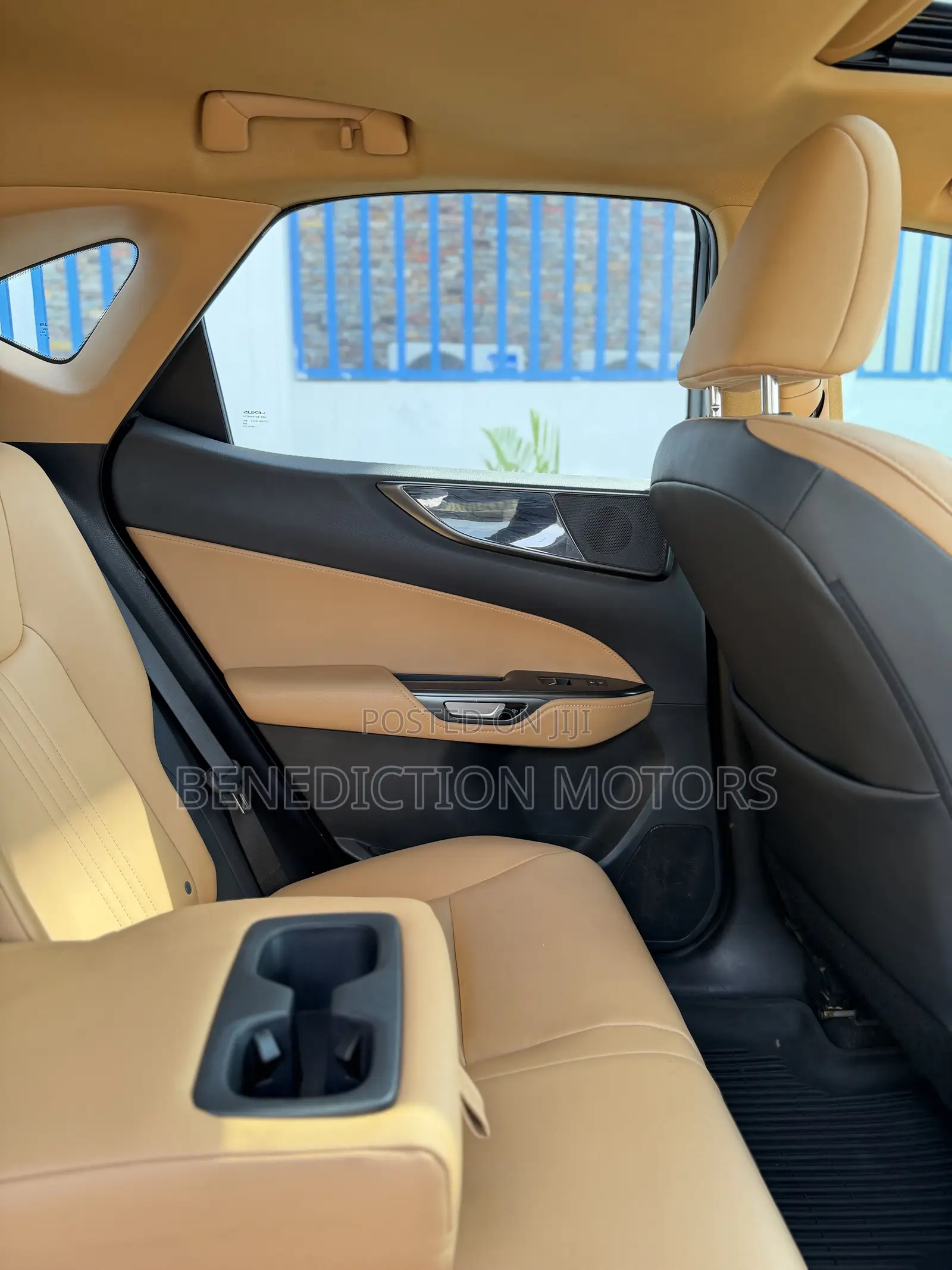 Lexus NX 250 2023 Orange
