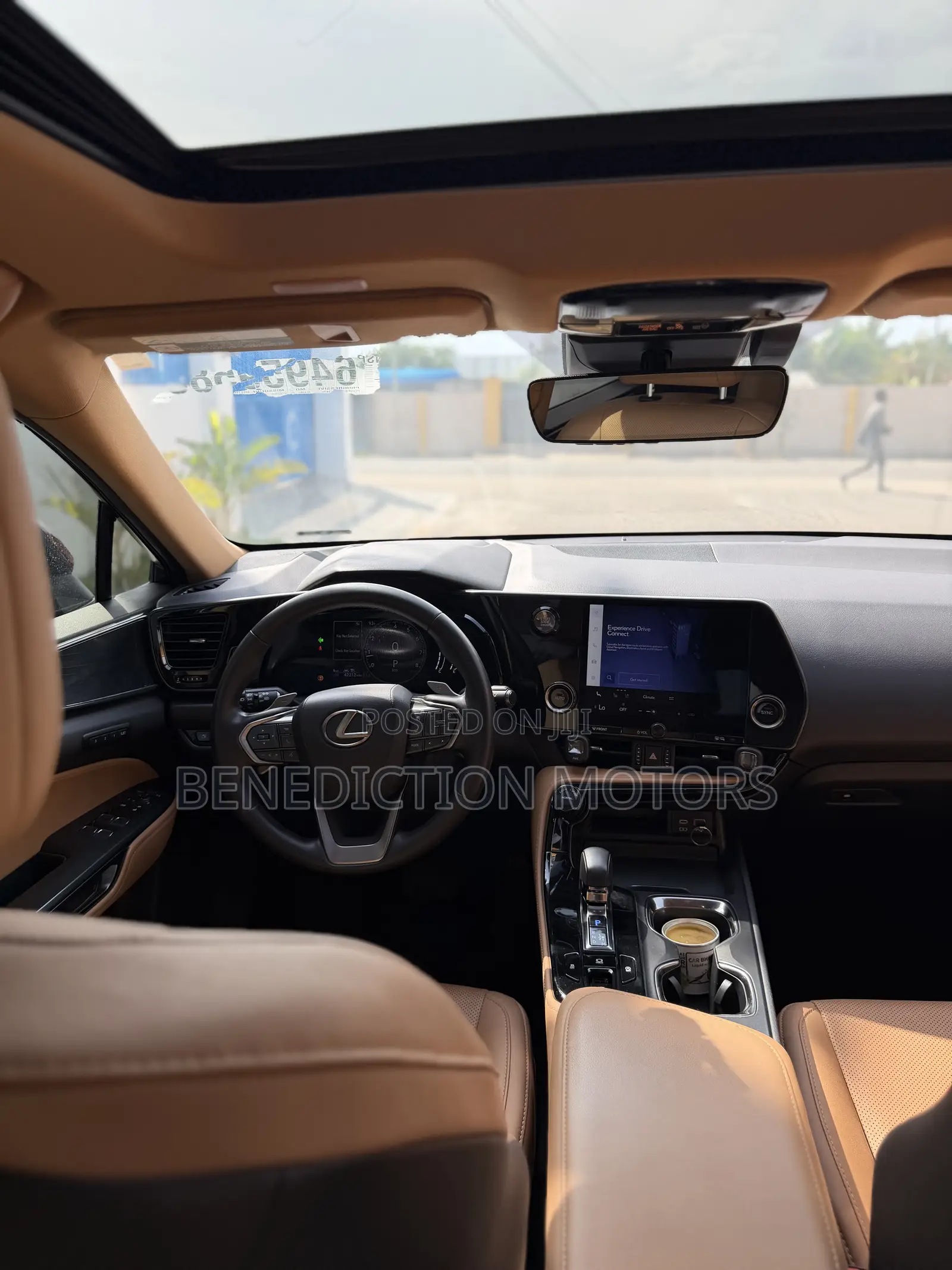 Lexus NX 250 2023 Orange