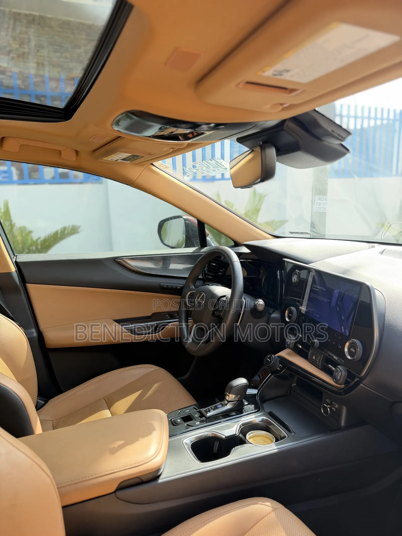 Lexus NX 250 2023 Orange