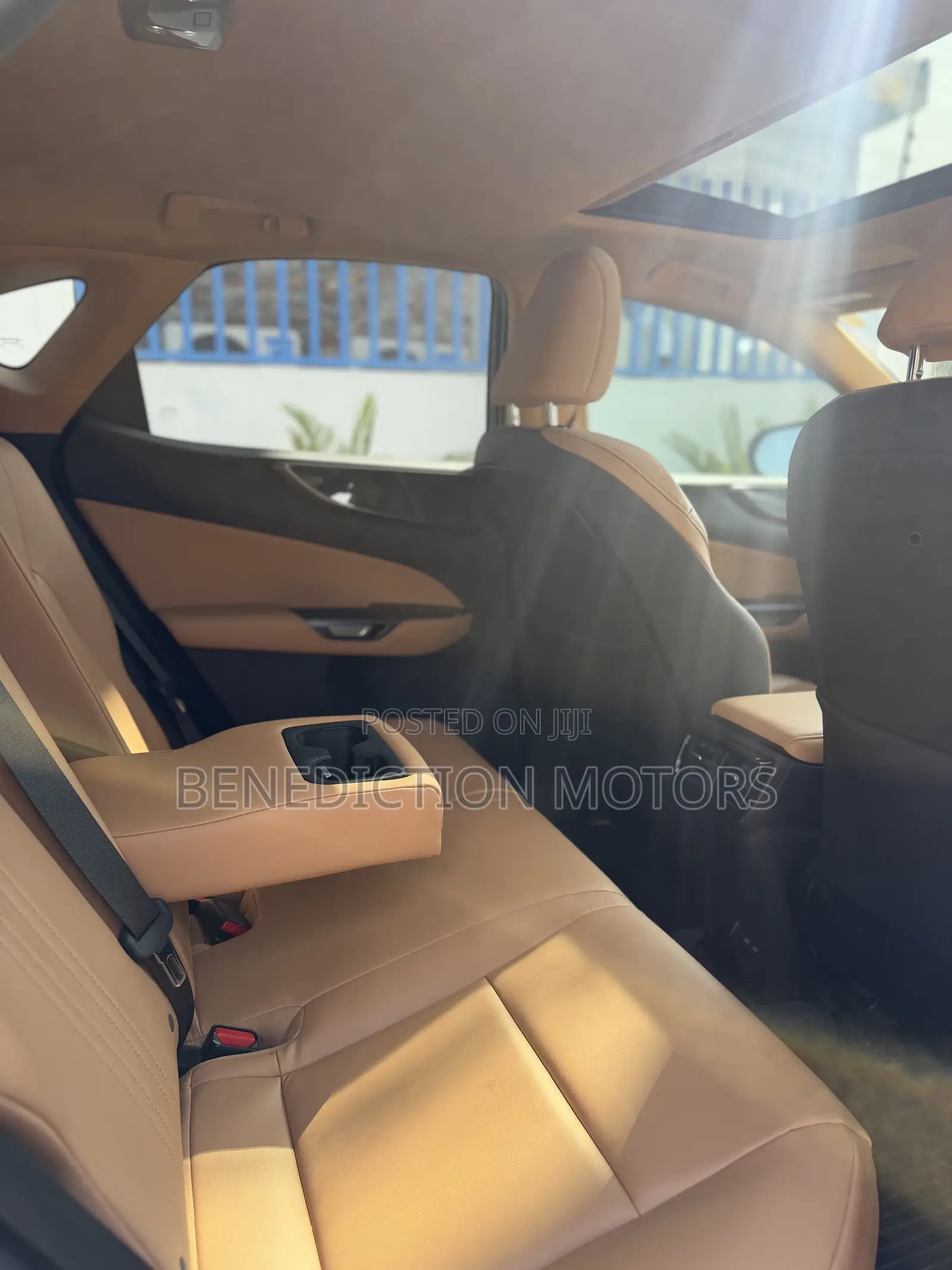 Lexus NX 250 2023 Orange