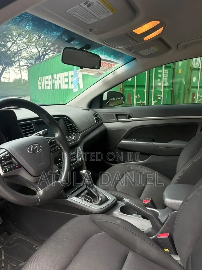 Hyundai Elantra Limited Sedan FWD (2.0L 4cyl 6A) 2017 Red