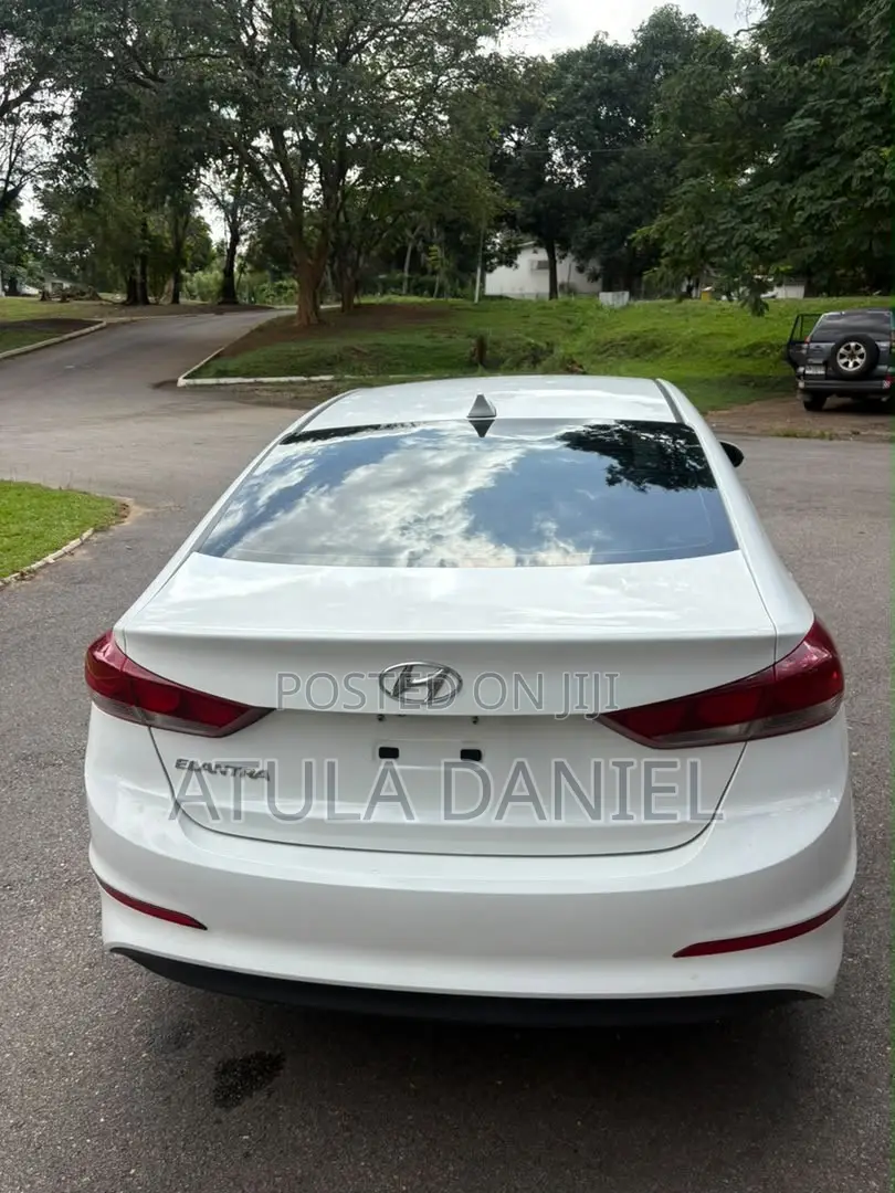 Hyundai Elantra Limited Sedan FWD (2.0L 4cyl 6A) 2017 Red