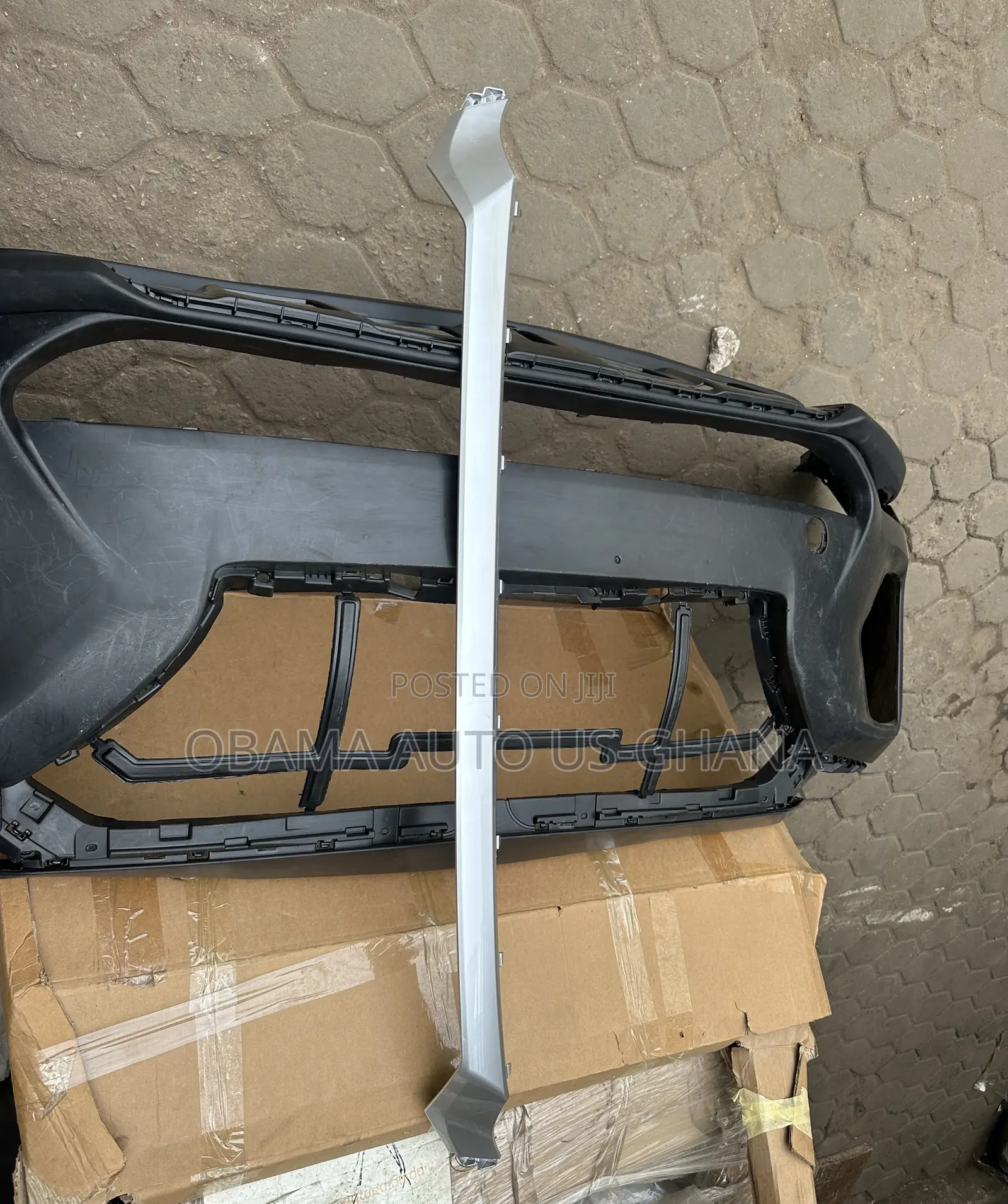 Hyundai Santafe 2019 2020 Front Bumper Center Chrome Molding Moulding