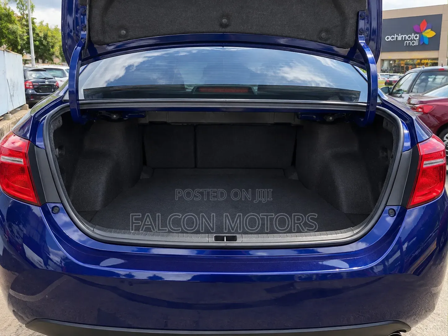 Toyota Corolla SE (1.8L 4cyl 2A) 2018 Blue