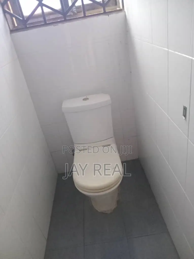 3bdrm Apartment in Jay Real Estate., Kasoa for rent