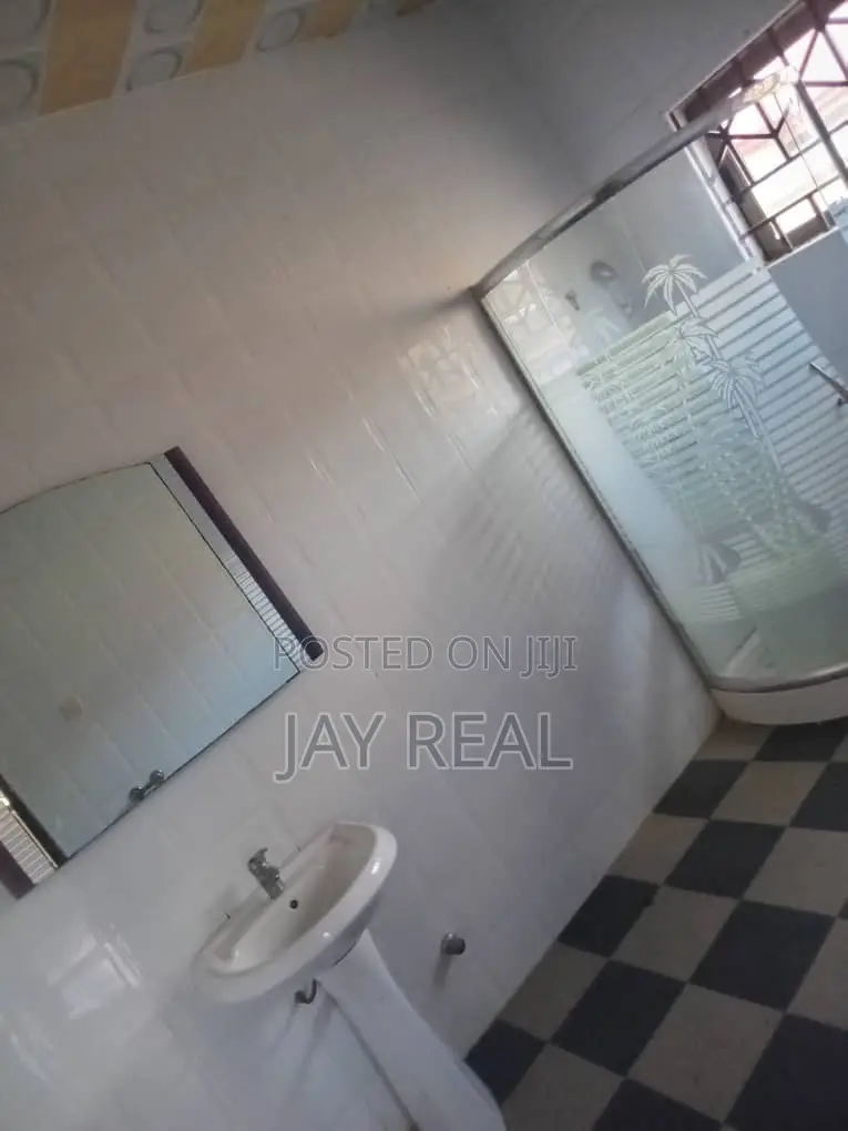 3bdrm Apartment in Jay Real Estate., Kasoa for rent